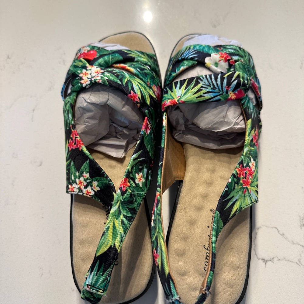 New, Comfortview Tropical Sandals